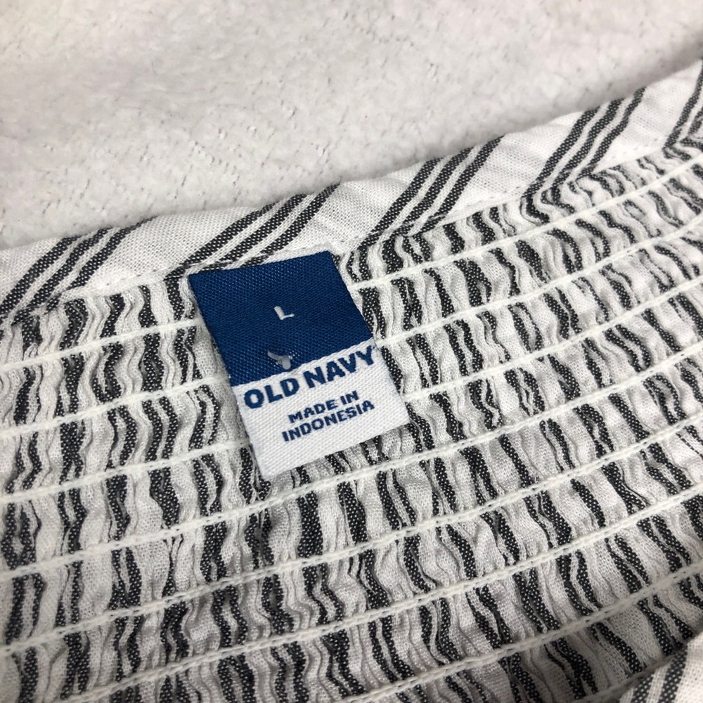 Old Navy NWT Gray & White Stripe 1/4 Sleeve Smocked Top size Large - Picture 3 of 7
